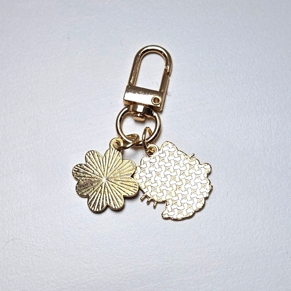 Winking Hello Kitty Keychain - Picture 5 of 6